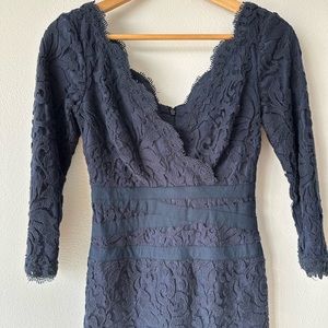 Elegant Tadashi Shoji Lace Ribbon Waist Dress, Navy blue, size 2.